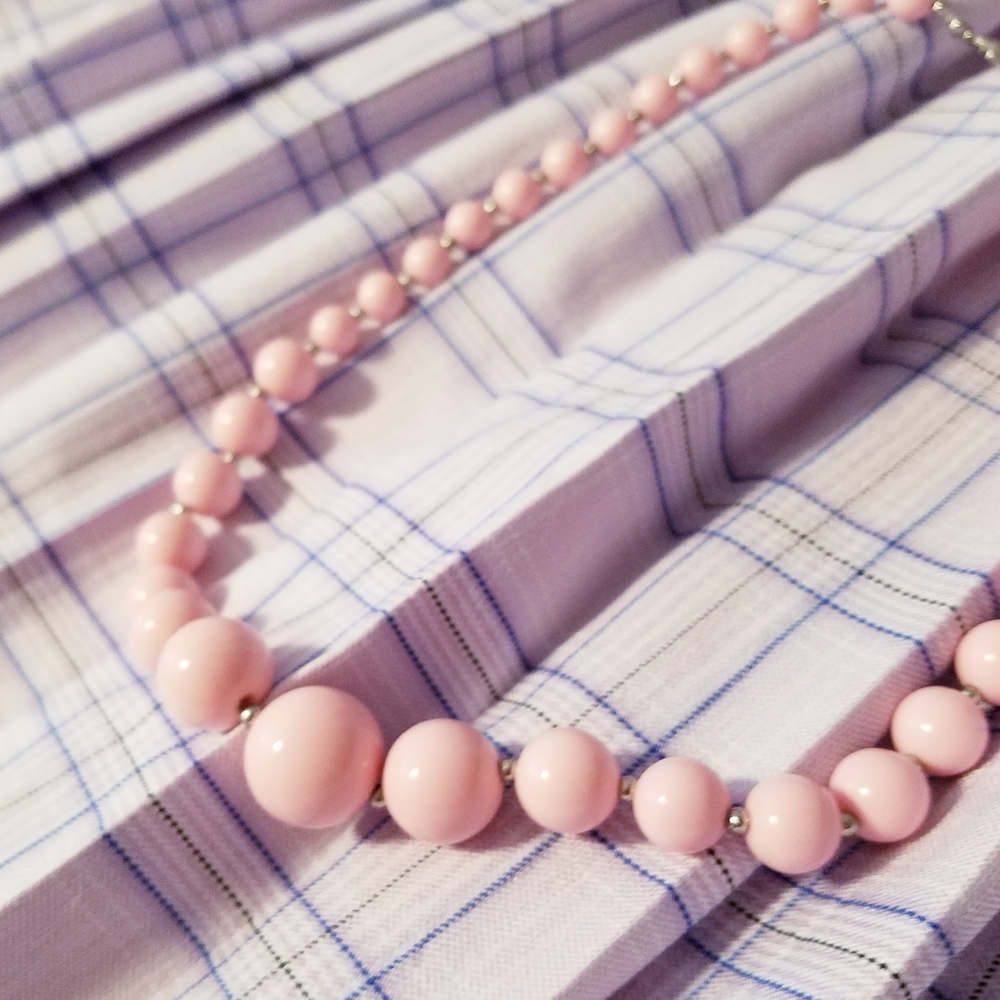 Pink graduated gumball necklace